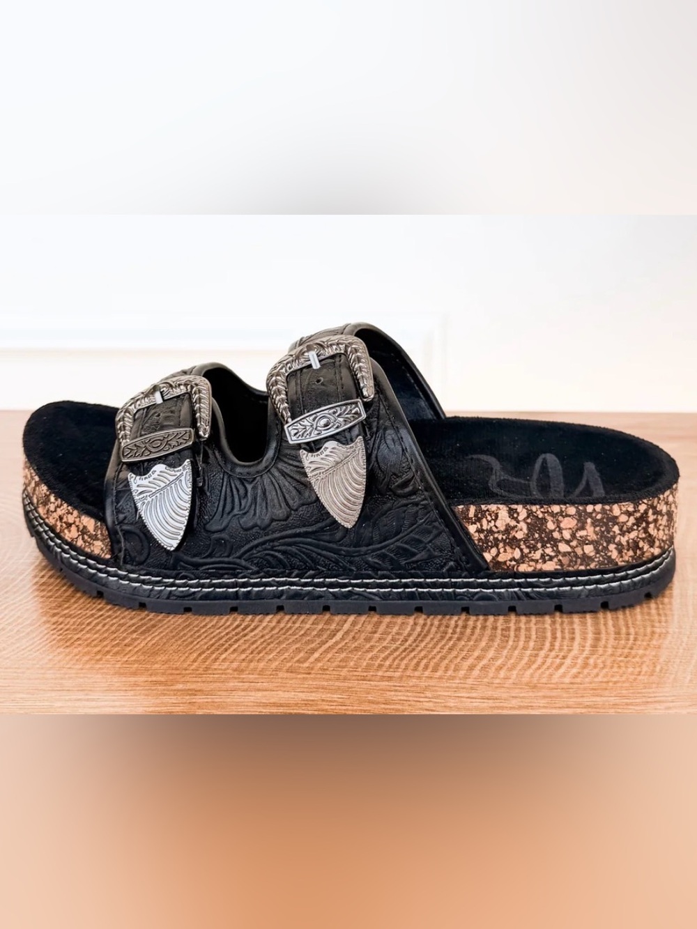 Gorgeous Western Tooled Sandal by Not Rated "NEW" - Picture 2 of 9